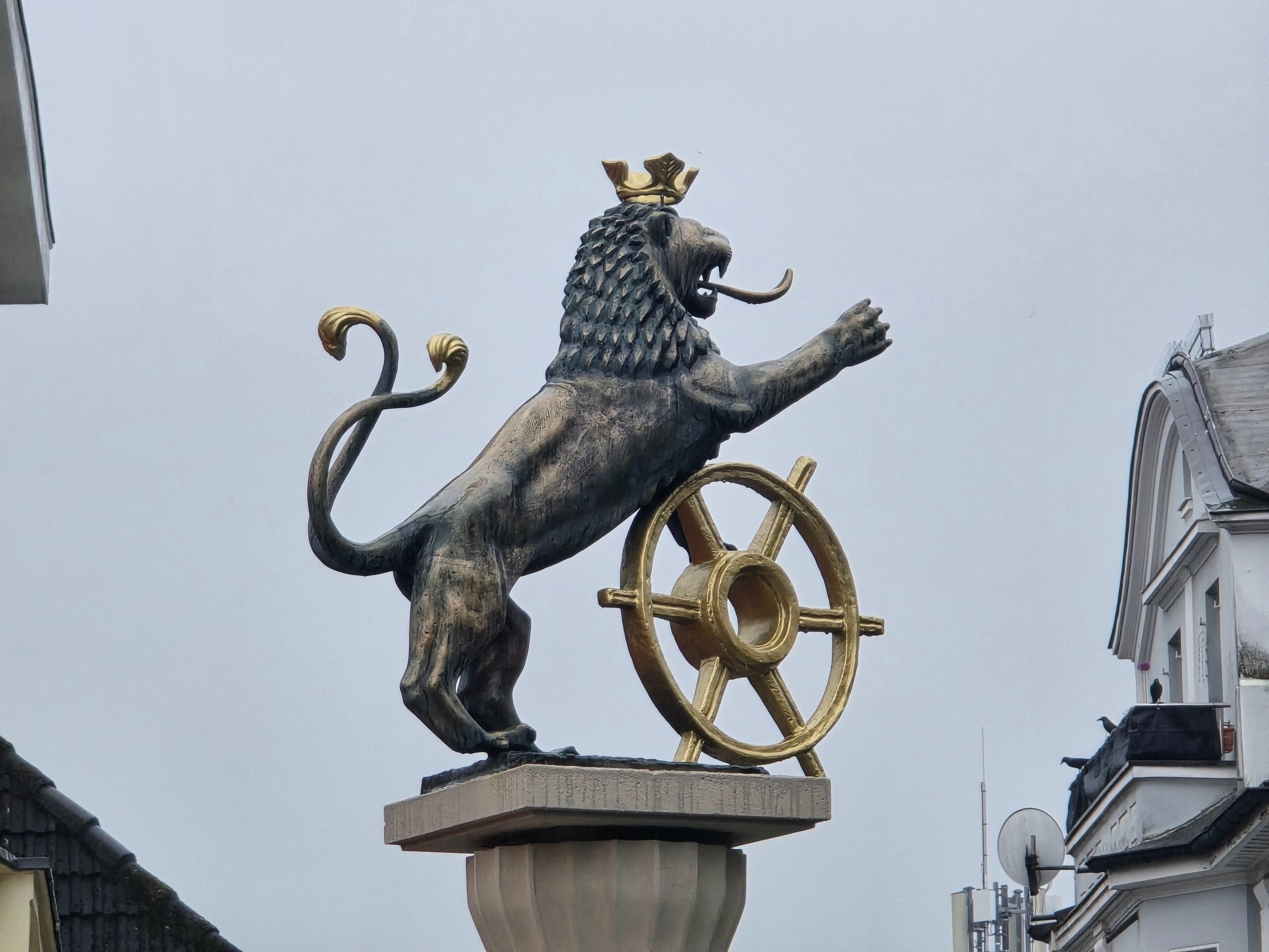 Ratinger Löwe mit goldenem Rad