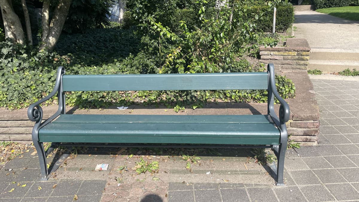 Sitzbänke Abfalleimer und Fahrradbügel für die Altstadt aus einem Guss